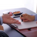 遺言書作成は誰に頼むべき？専門家に依頼するメリットと基本知識